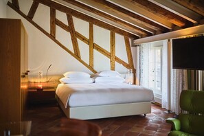 Roba de llit hipoal·lergògena i minibar gratuït 