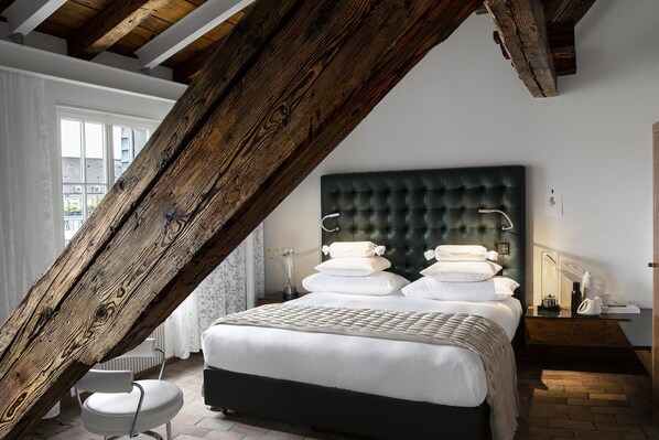 Ropa de cama hipoalergénica y minibar con artículos gratuitos 