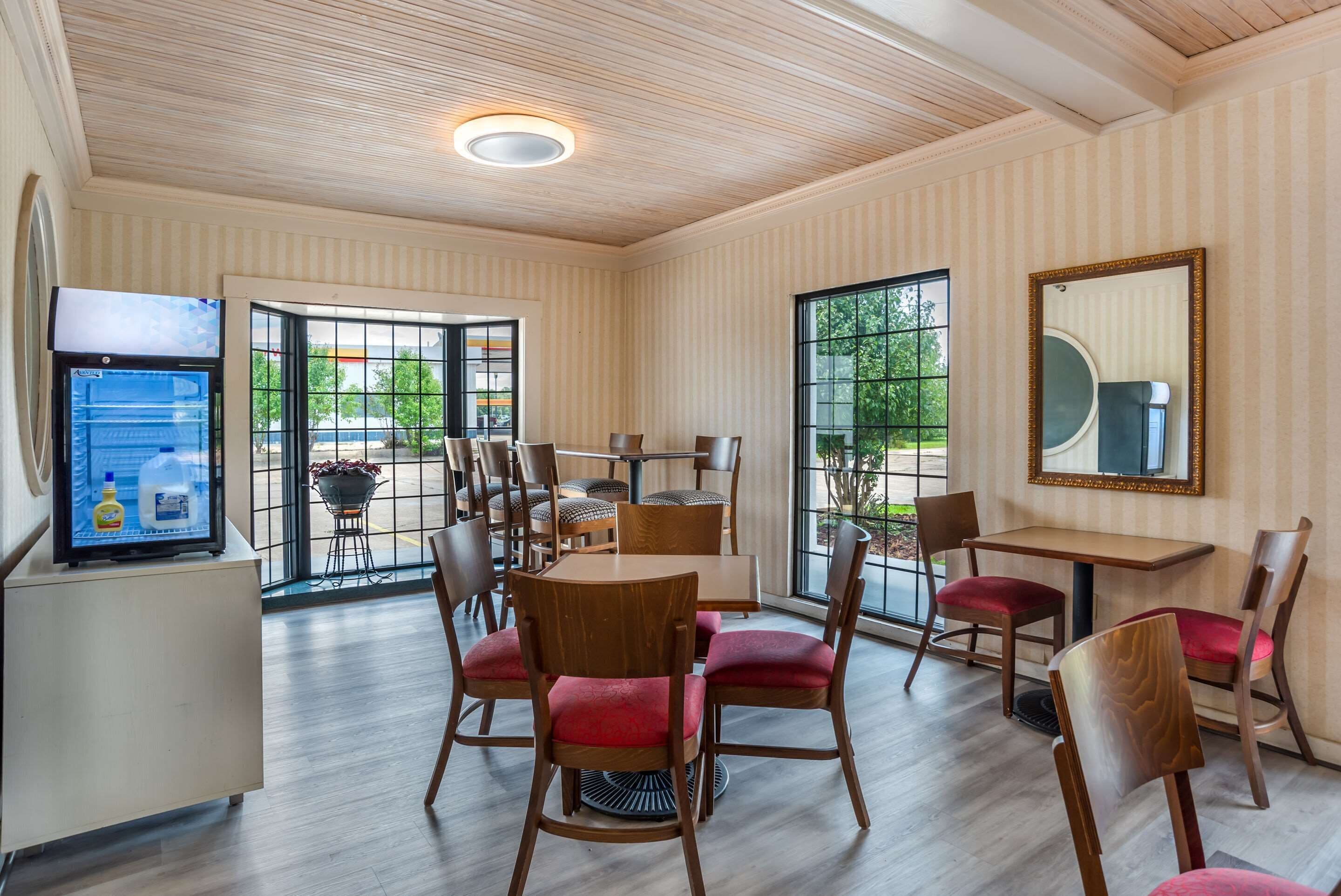 Free buffet breakfast 