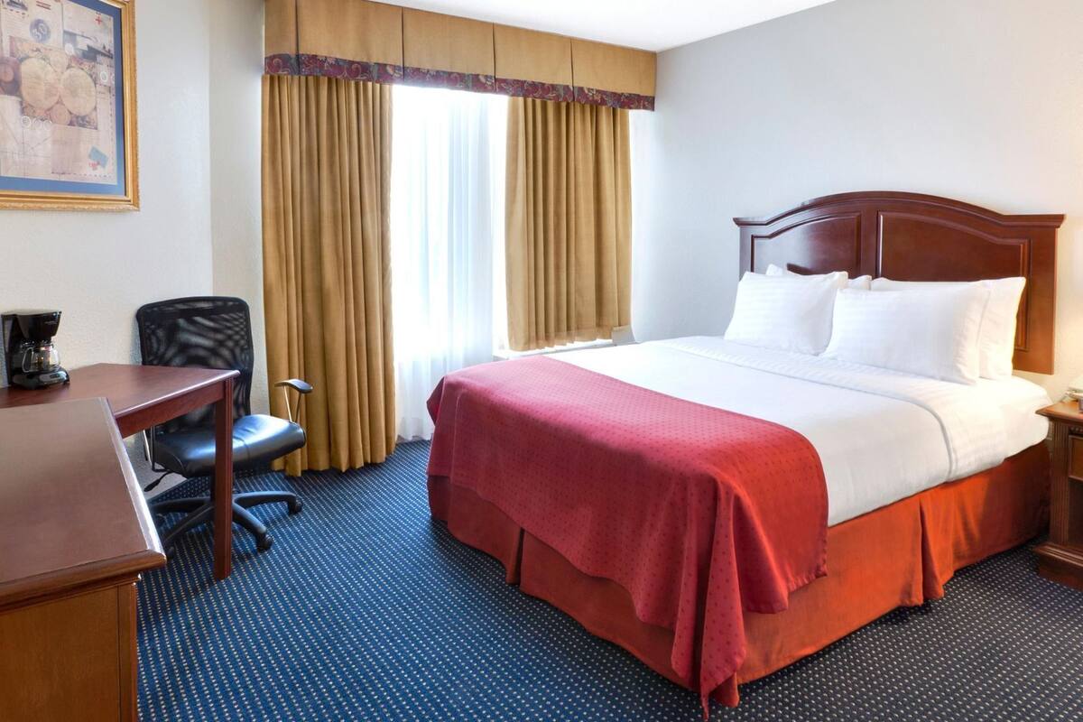 In-room safe, desk, iron/ironing board, WiFi (free)