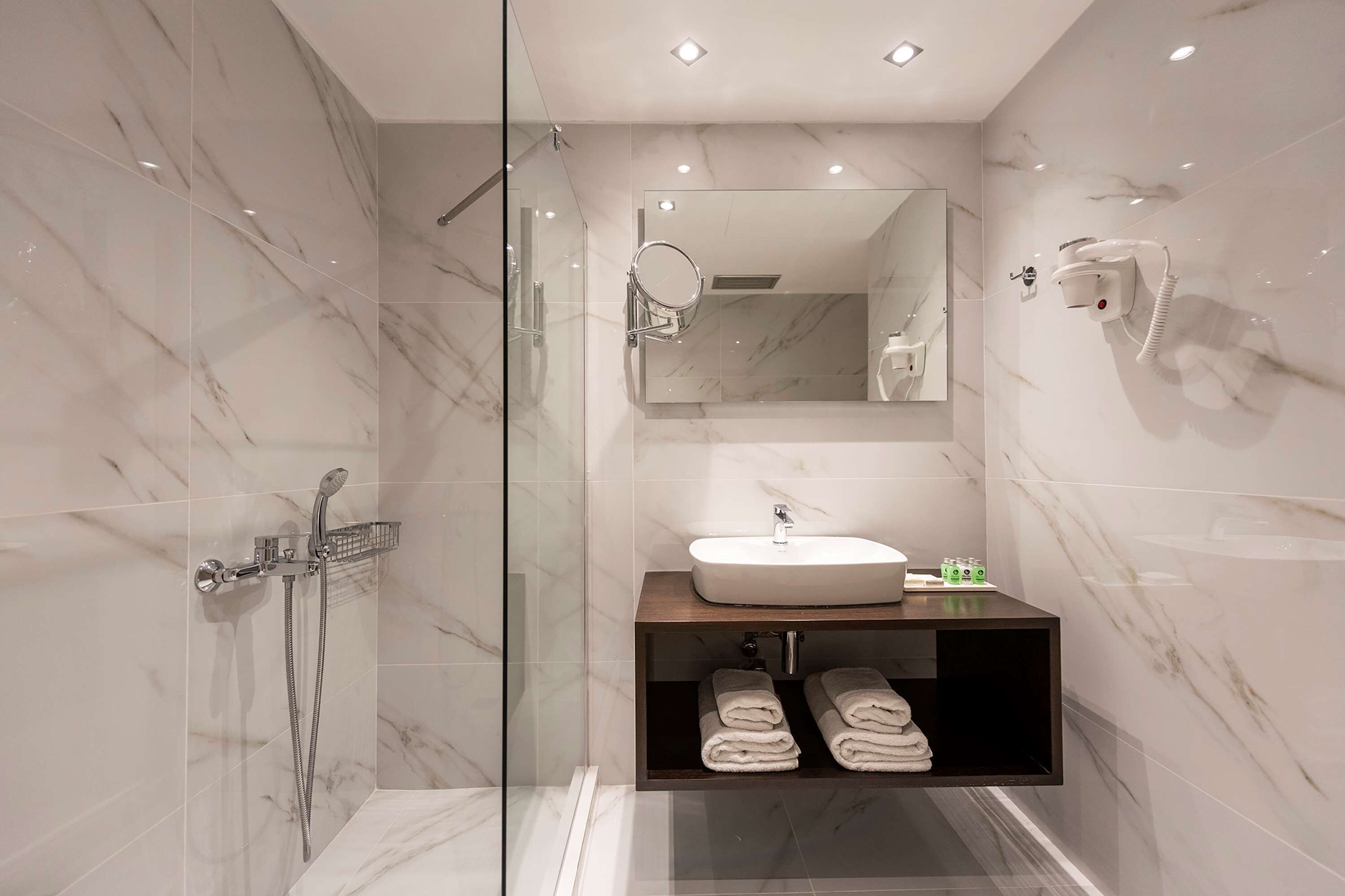 Foto - Best Western Plus Embassy Hotel