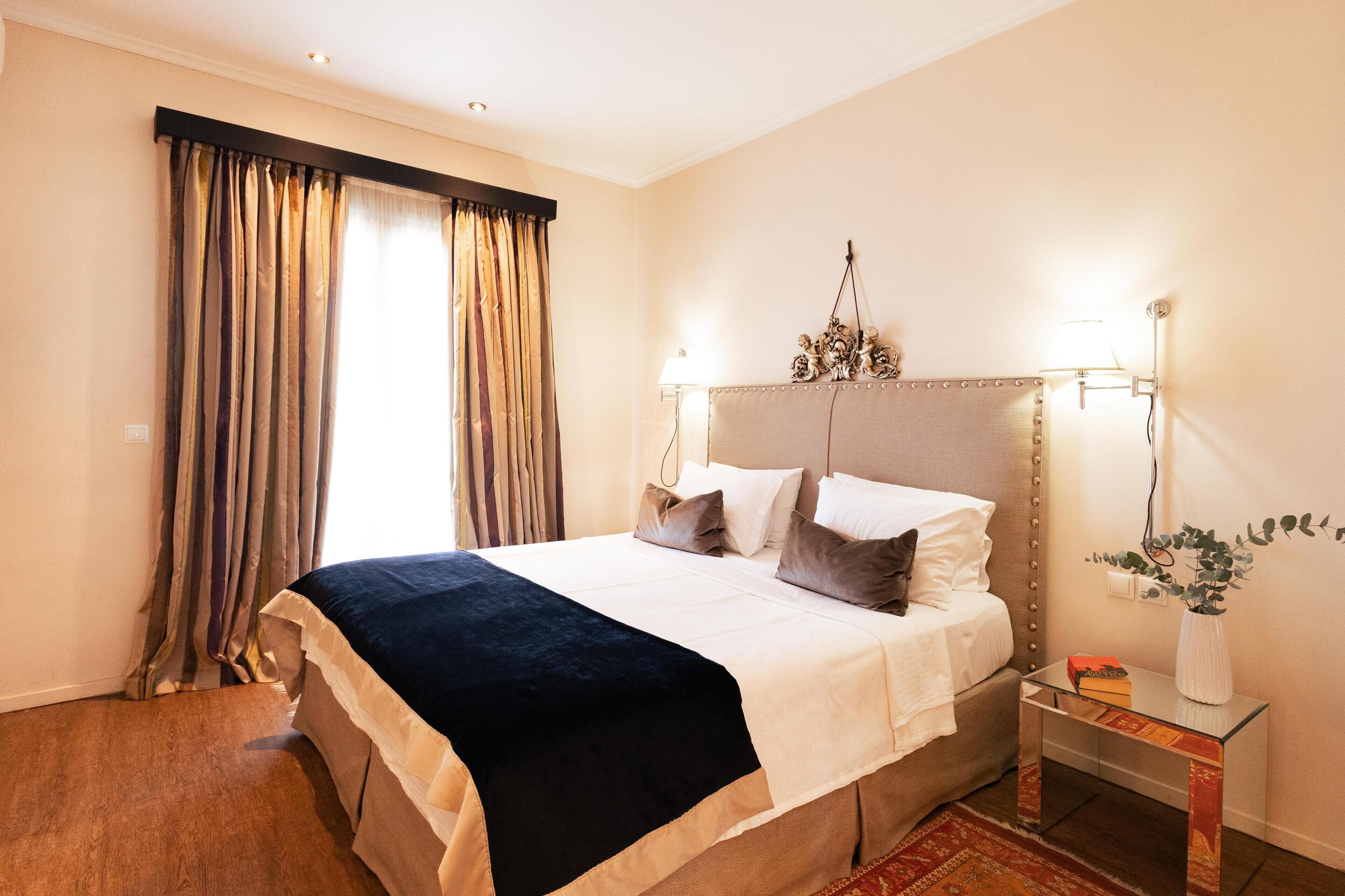 Suite – deluxe, flere senger, ikke-røyk, balkong | Sengetøy av topp kvalitet, Tempur-Pedic-senger og minibar