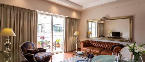 Luxe beddengoed, Tempur Pedic-bedden, een minibar, een kluis op de kamer