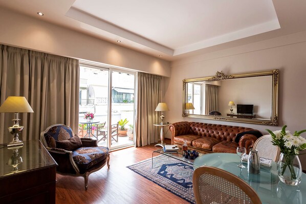 Premium bedding, Tempur-Pedic beds, minibar, in-room safe