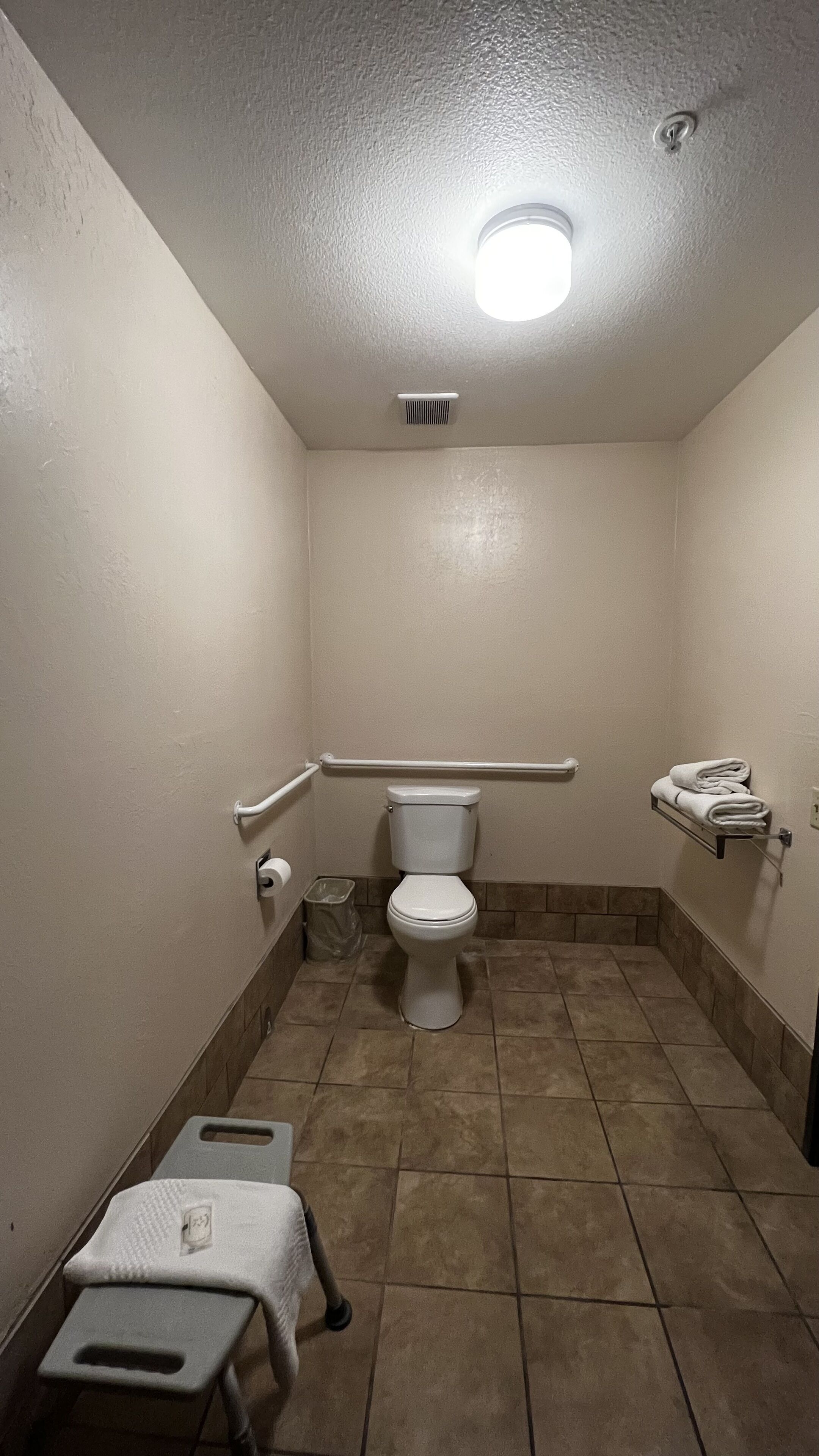 room, 1 queen bed, accessible, non smoking | bathroom | bathtub, hair dryer, towels