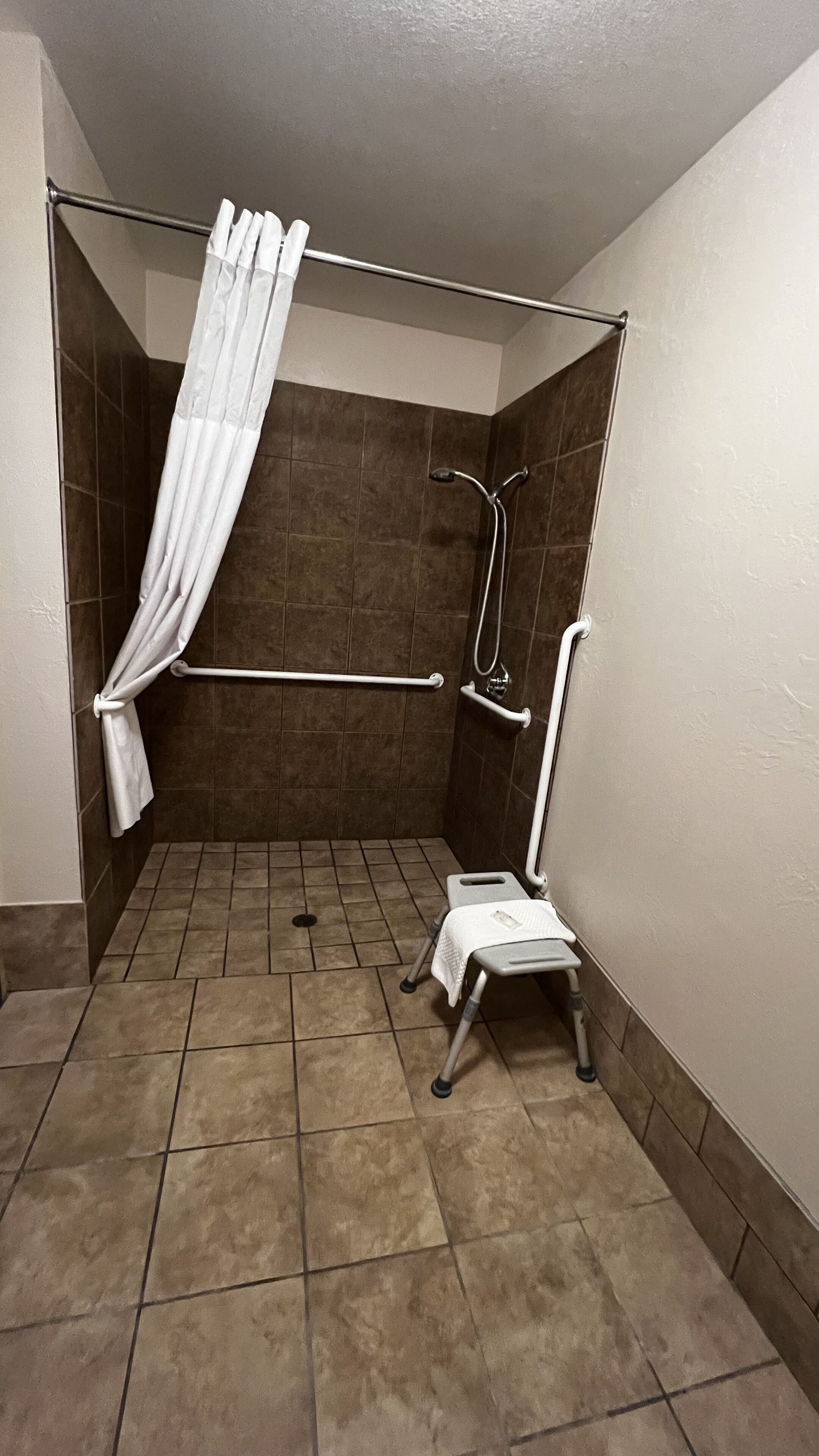 room, 1 queen bed, accessible, non smoking | bathroom | bathtub, hair dryer, towels