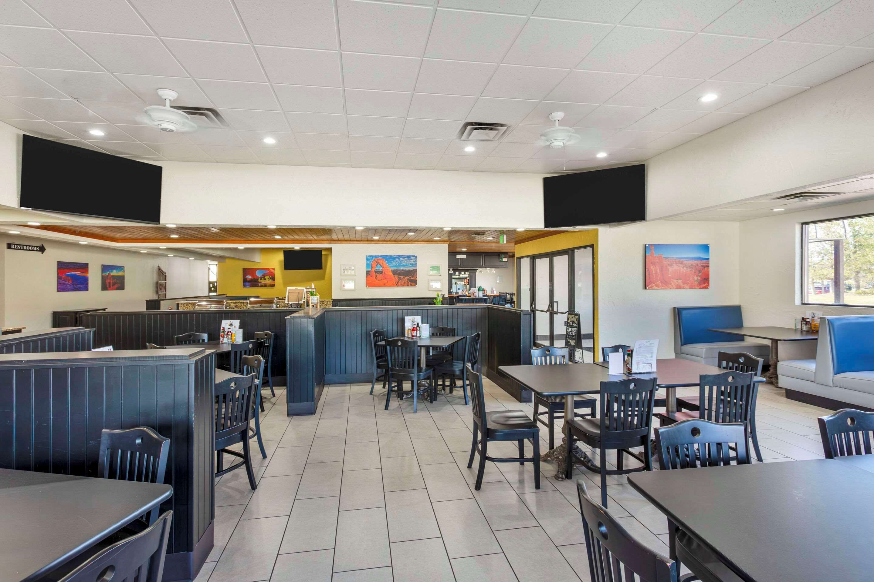 free buffet breakfast