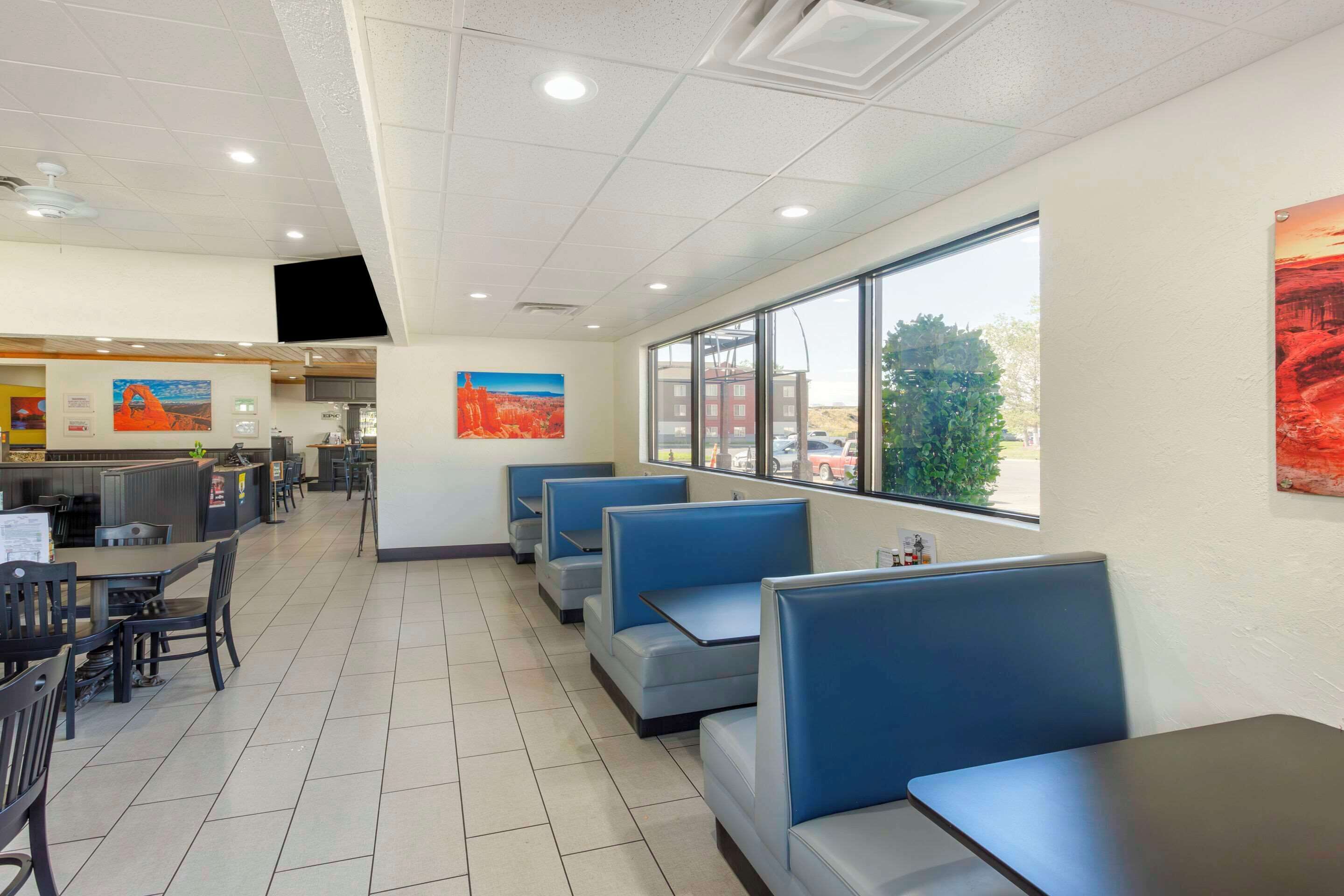 free buffet breakfast