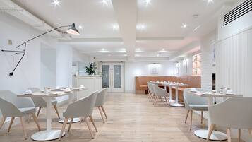 Komplett frukost varje dag (EUR 20.50 per person)