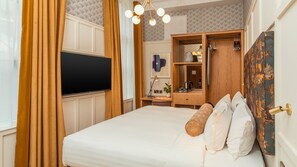 Refurbished Double Room  | Hypo-allergenic bedding, pillowtop beds, in-room safe - The Fleet (Dublin)