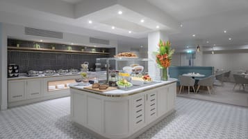 Daily full breakfast (EUR 20.50 per person)