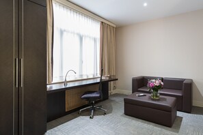 Business Double Room | In-room safe, desk, laptop workspace, soundproofing