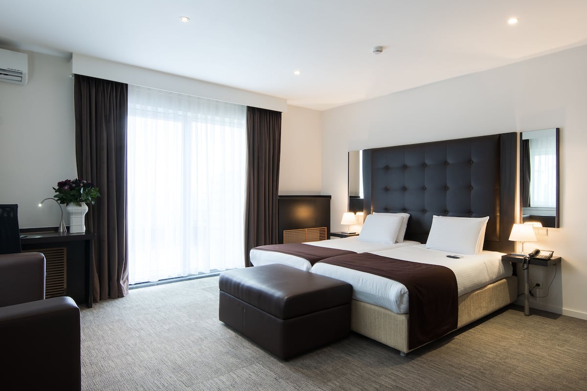 Junior-Suite | 1 Schlafzimmer, Zimmersafe, Schreibtisch, laptopgeeigneter Arbeitsplatz