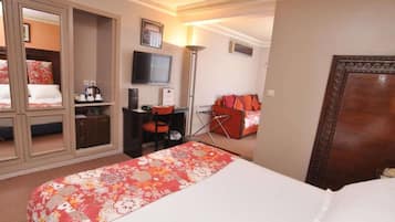 Minibar, in-room safe, laptop workspace, blackout curtains