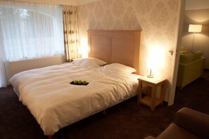 1 Schlafzimmer, Zimmersafe, Schreibtisch, Babybetten