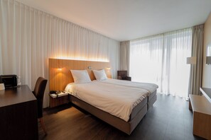 舒适双床房 | 客房内保险箱、办公桌、婴儿床、免费 WiFi