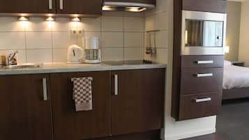 Apartment, 2 Bedrooms | Private kitchen | Highchair