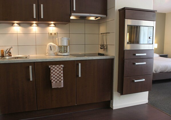 Apartment, 2 Bedrooms | Private kitchen | High chair