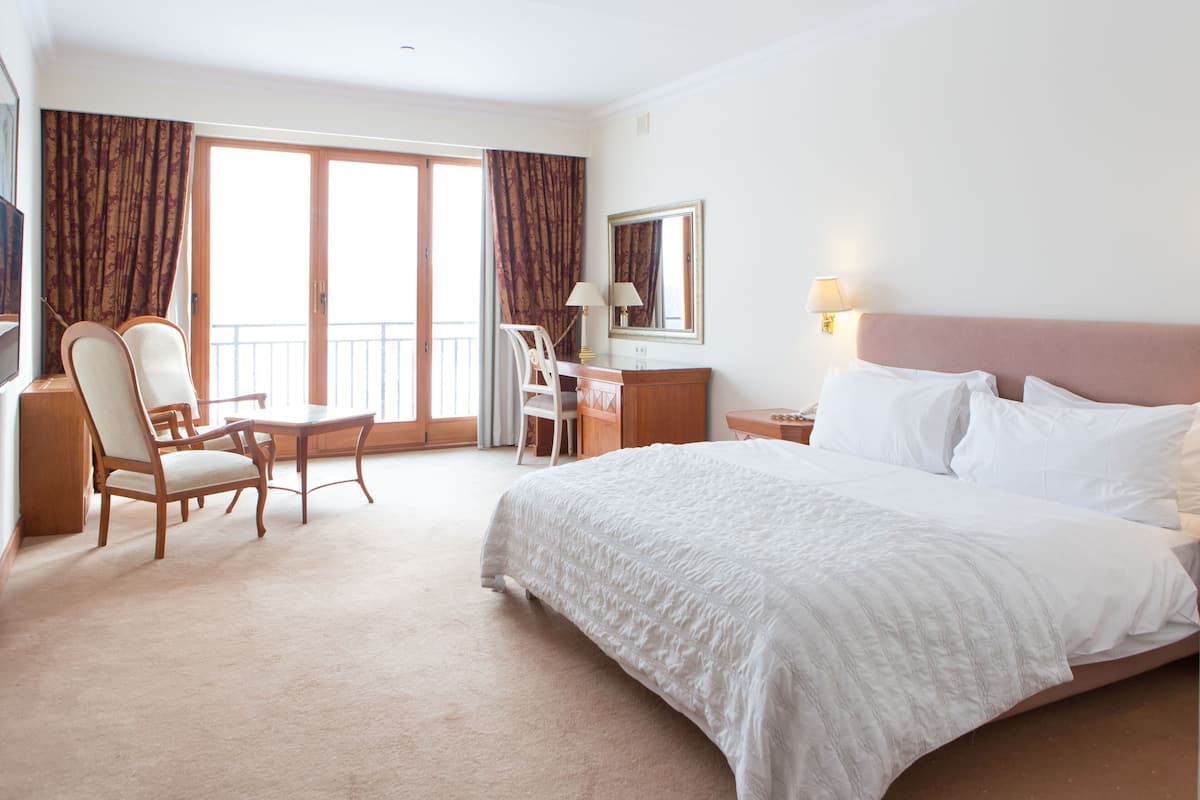 Minibar, in-room safe, desk, blackout drapes