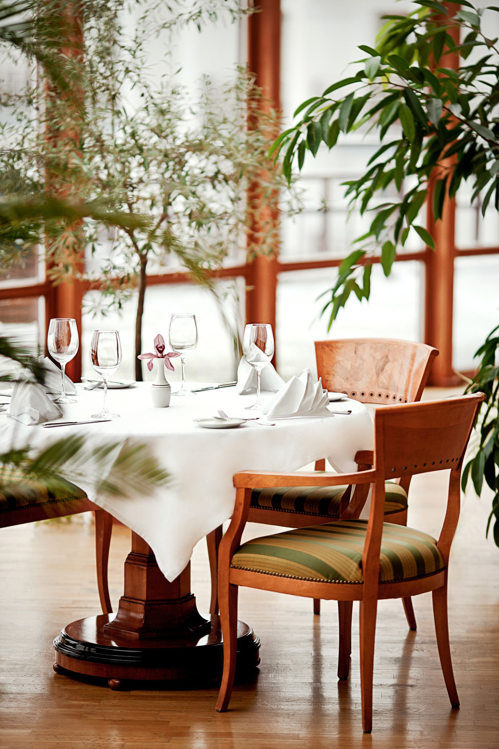 Här finns 3 restauranger som serverar lunch och middag 