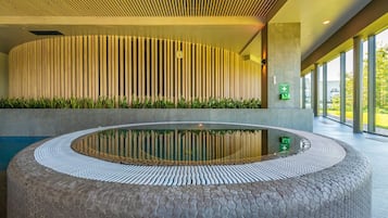 2 indendørs pools, gratis hytter, liggestole