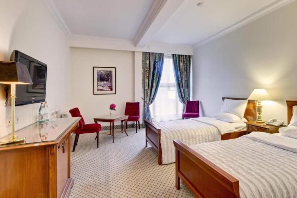 Minibar, in-room safe, desk, blackout drapes