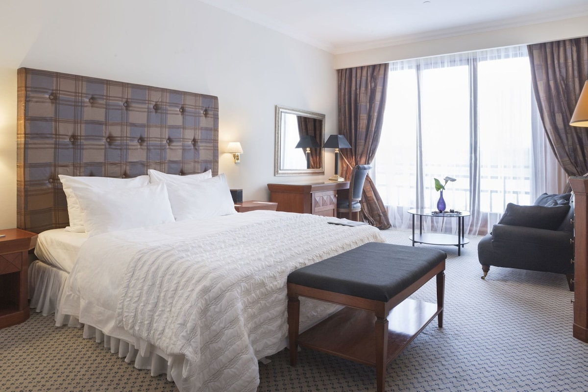 Minibar, in-room safe, desk, blackout curtains