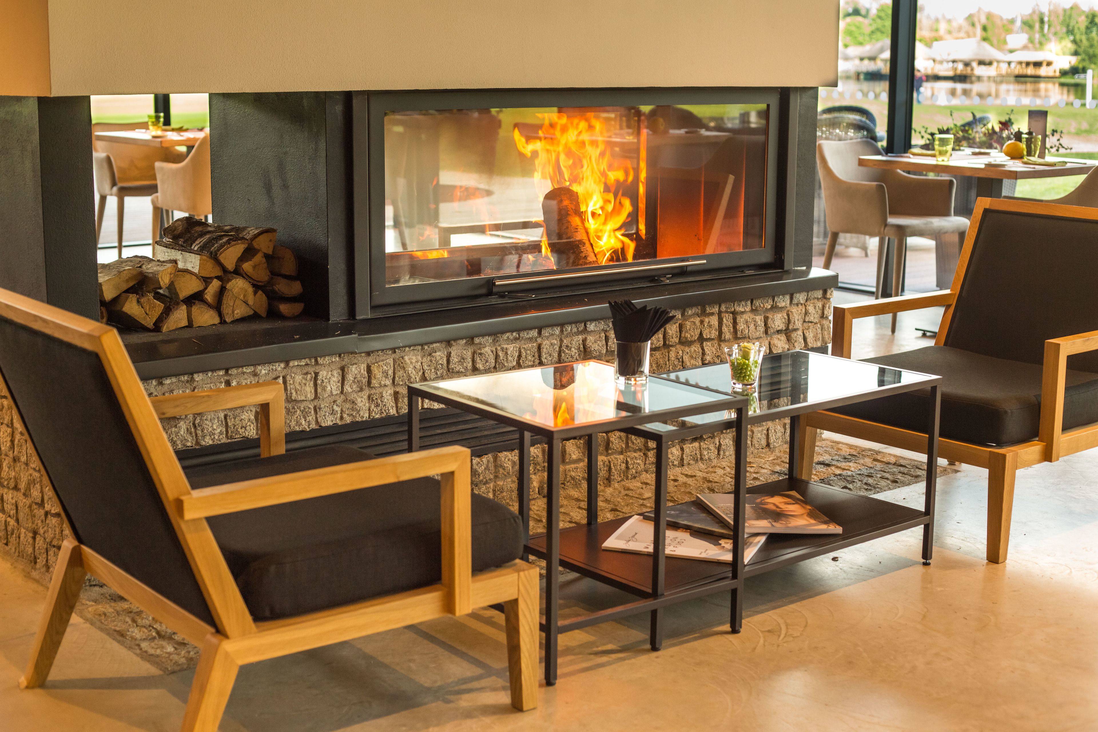 3 restaurants, lunch, dinner served; italian cuisine