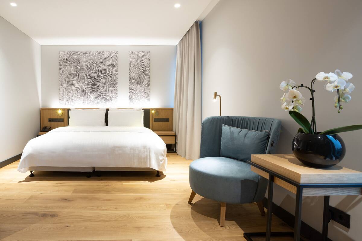 Deluxe Double or Twin Room, 1 Bedroom, Non Smoking | Minibar, in-room safe, desk, blackout curtains