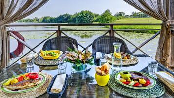 3 restaurants, lunch, dinner served; Italian cuisine