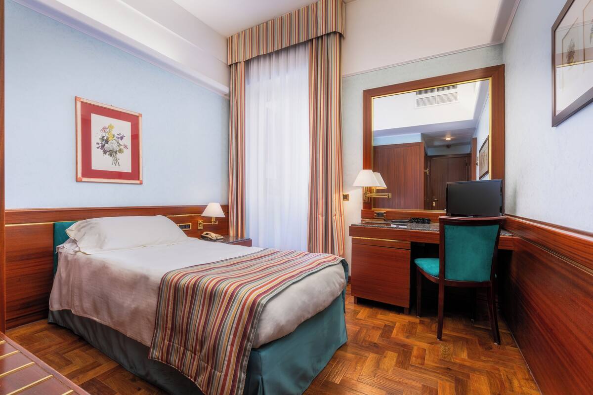 Business Single Room | Select Comfort beds, minibar, in-room safe, desk