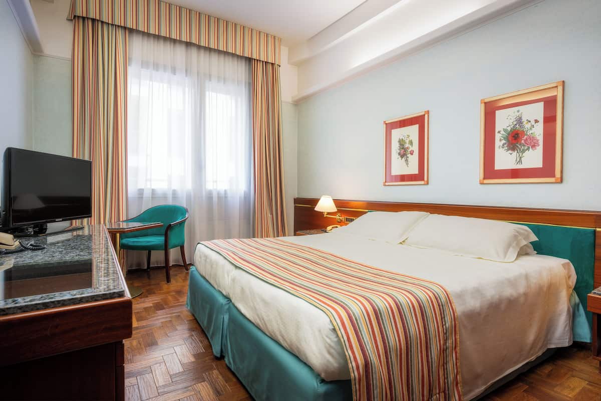 1 bedroom, down duvets, Select Comfort beds, minibar
