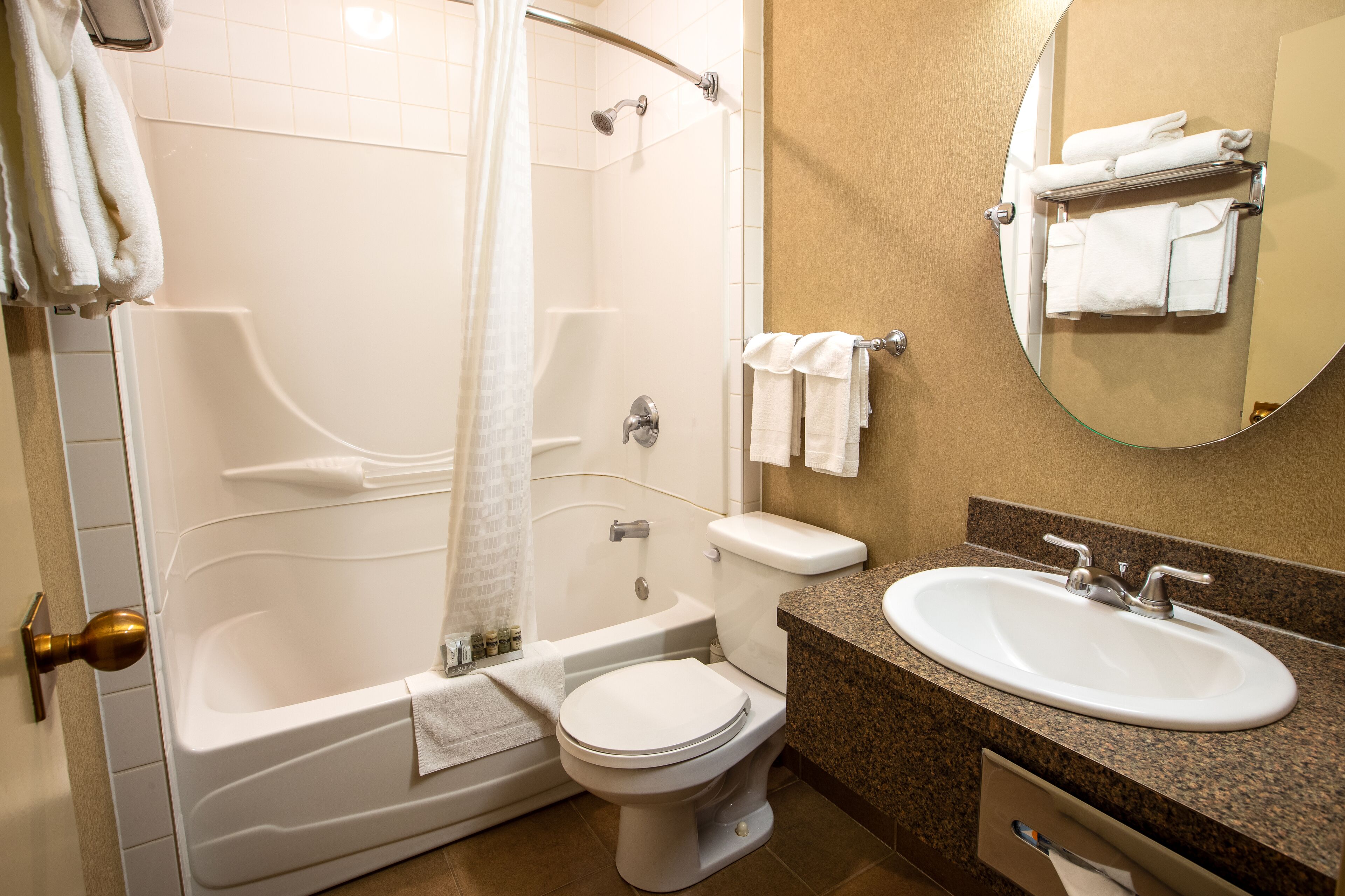 Amenidades de baño ecológicas, secadora de cabello, toallas 
