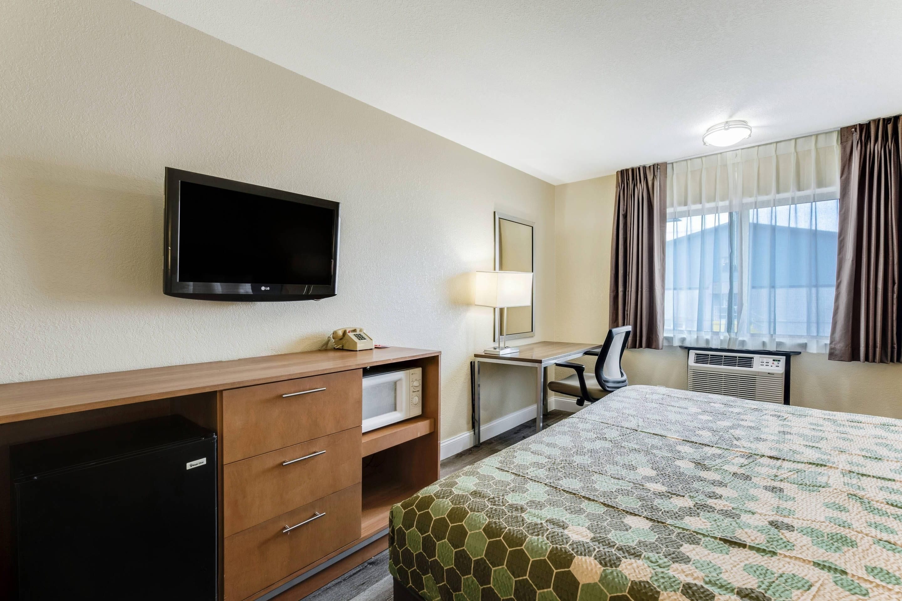 Photo - Econo Lodge Madison East