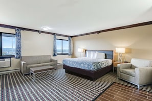 客房內保險箱、折疊床/加床、免費無線上網、床單