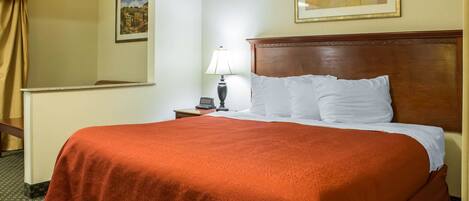 Suite, 1 King Bed with Sofa bed, Non Smoking | Premium bedding, desk, soundproofing, iron/ironing board