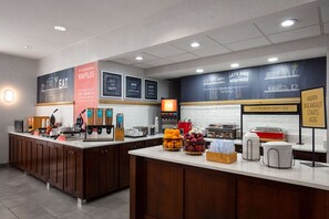 Free daily continental breakfast - Hampton Inn & Suites El Paso-Airport (El Paso)