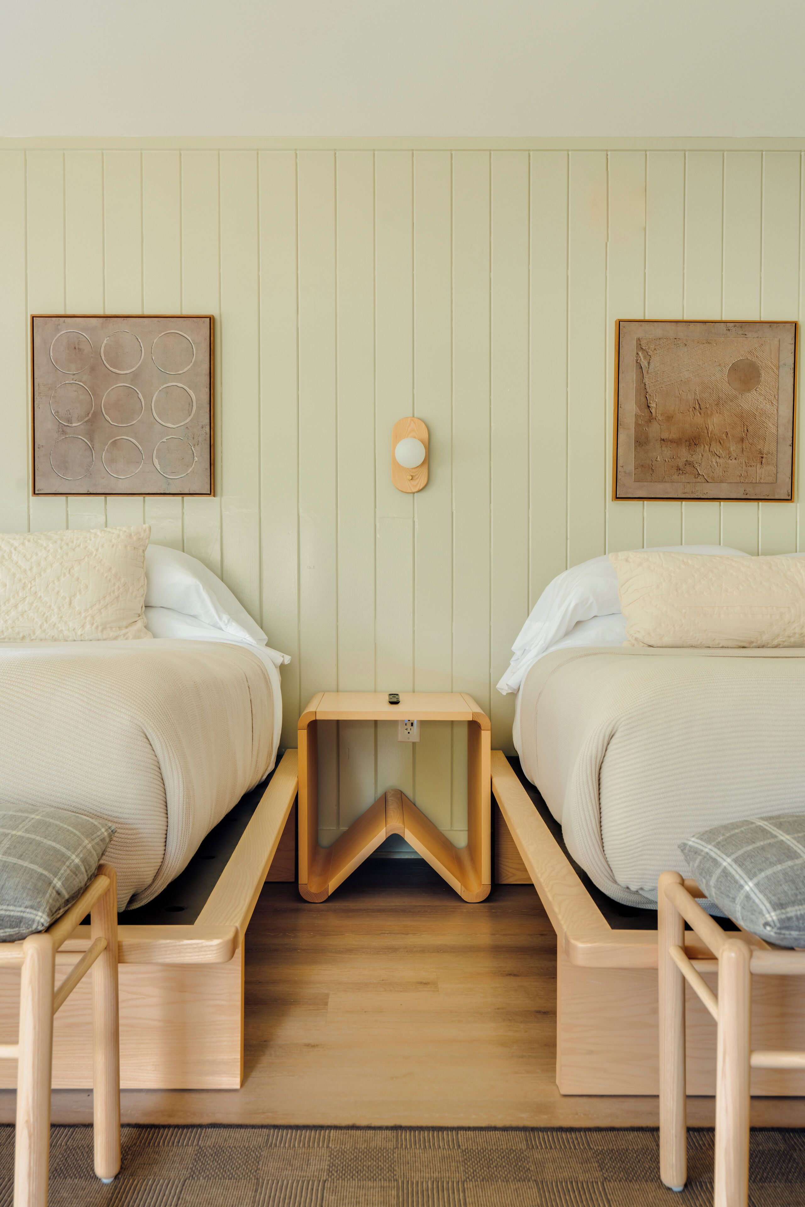 Chambre Standard, 2 grands lits | Literie de qualité, rideaux d’obscurcissement, fer et planche à repasser