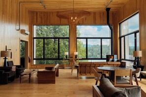 Lobby sitting area - Laurel Lake Placid (Lake Placid)