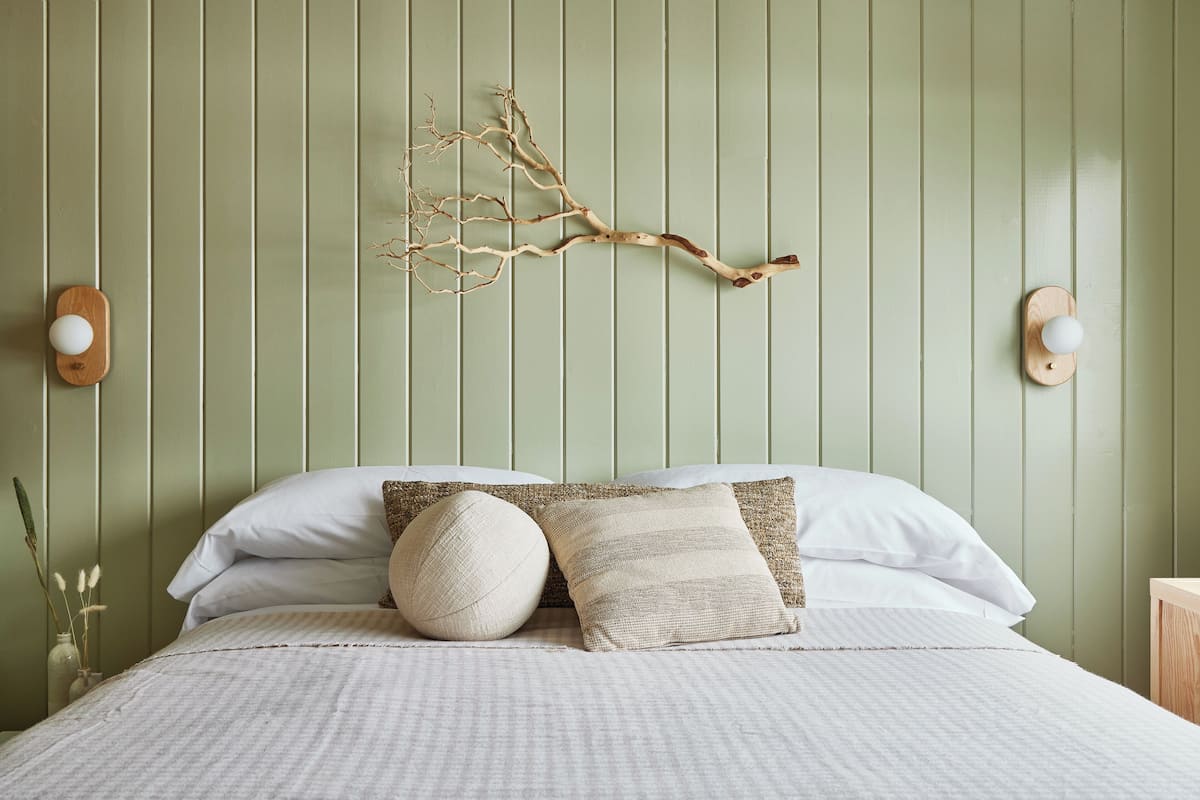 Premium bedding, blackout curtains, iron/ironing board (on request)