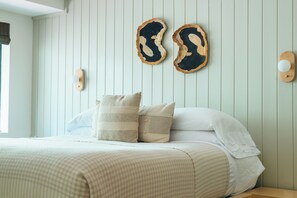 Premium bedding, blackout curtains, iron/ironing board, free WiFi - Laurel Lake Placid (Lake Placid)