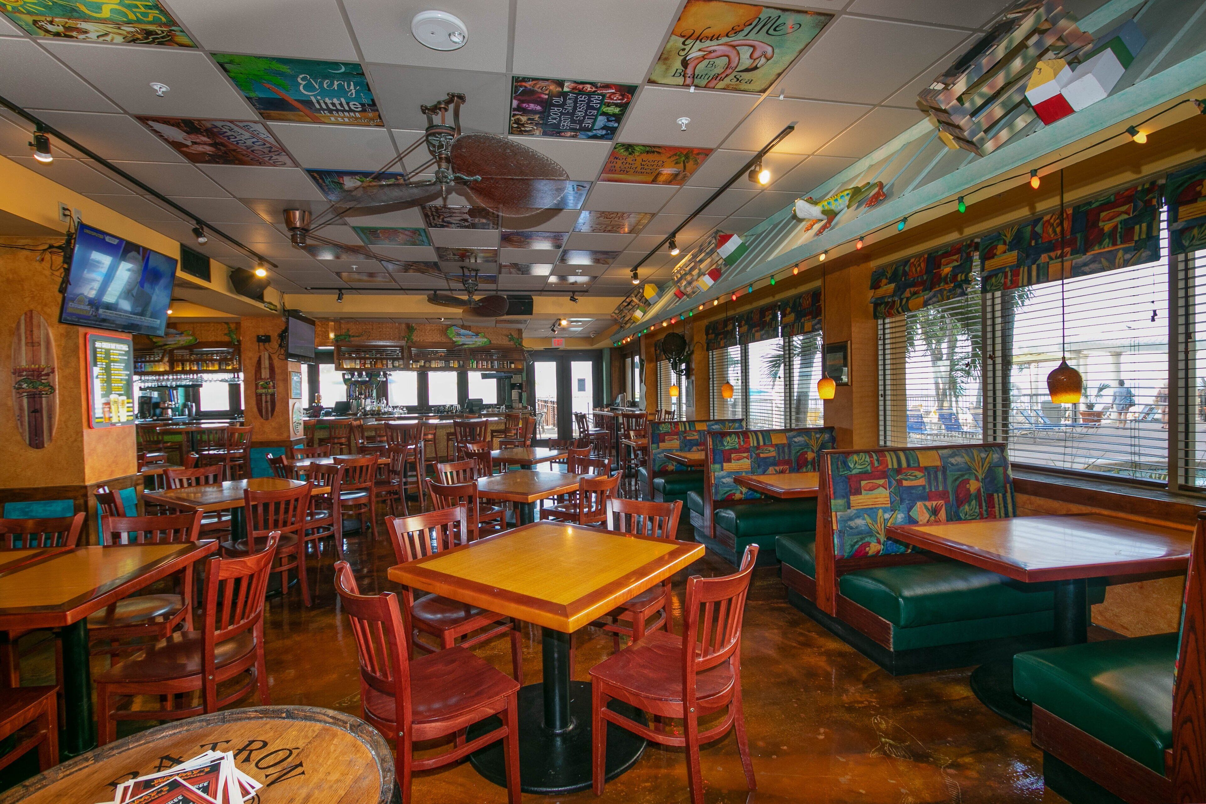 2 restaurants; breakfast and lunch served