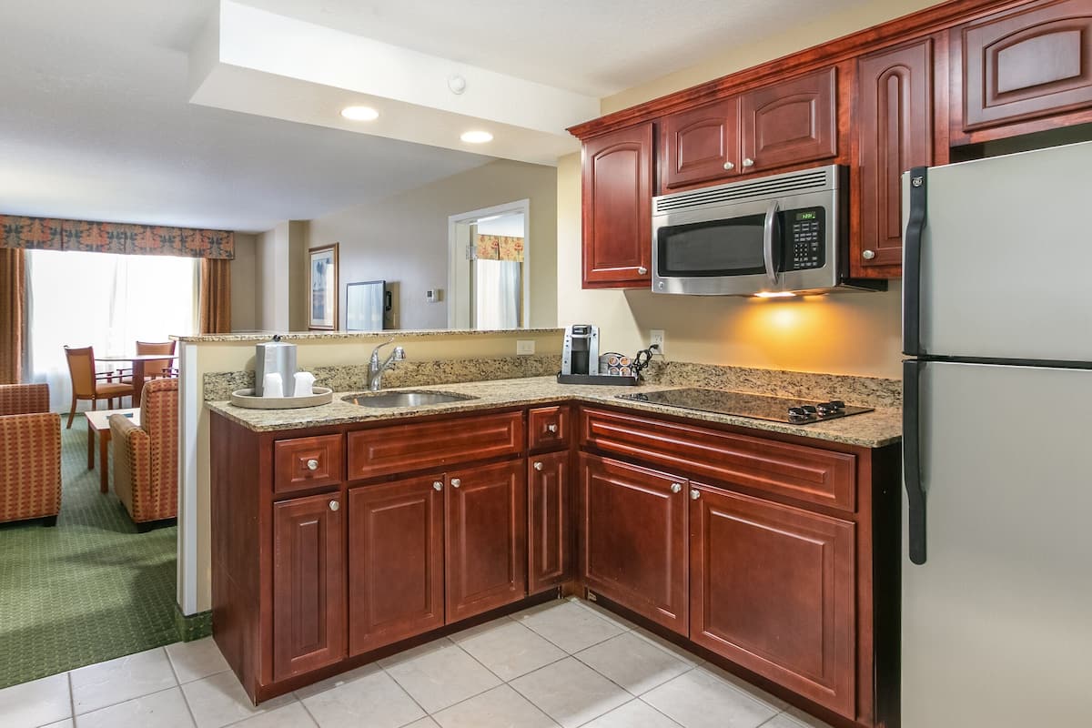 Suite, 2 Bedrooms, Balcony | Room amenity