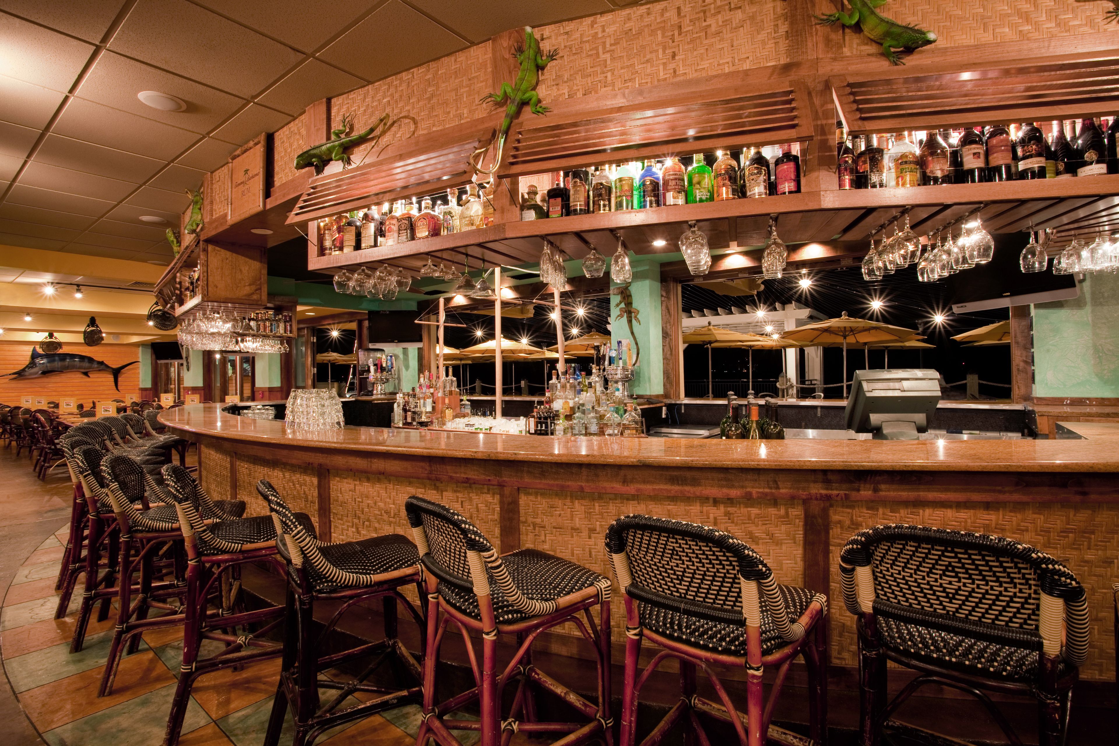 2 bars/lounges, poolside bar