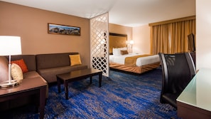 Desk, blackout drapes, soundproofing, iron/ironing board - Best Western Plus Portland Airport Hotel & Suites (Portland)