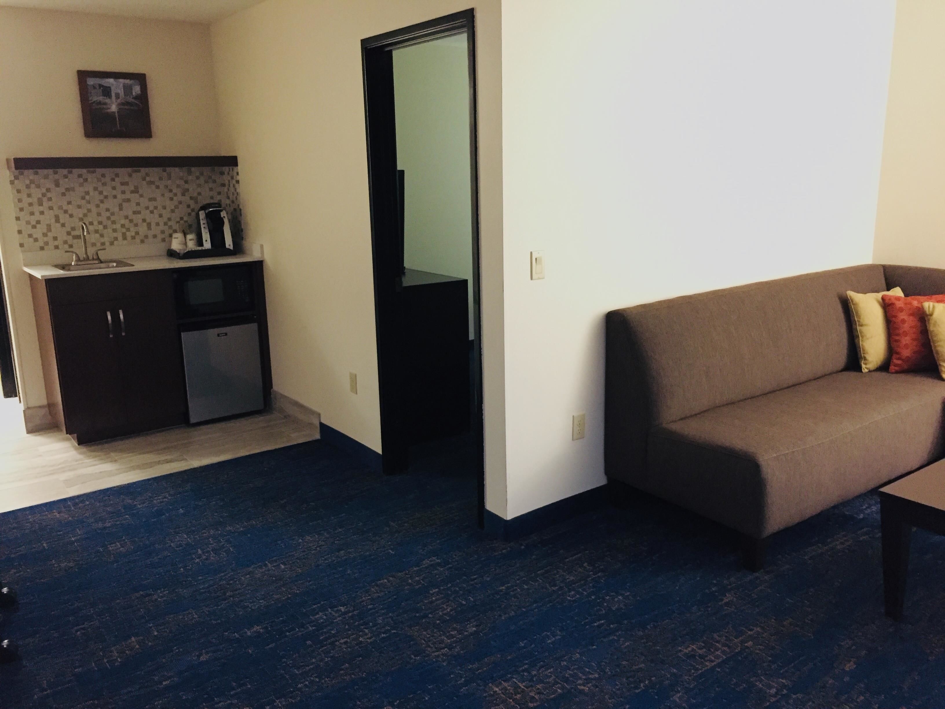 suite, 1 queen bed, non smoking, refrigerator & microwave | desk, blackout curtains, soundproofing, iron/ironing board