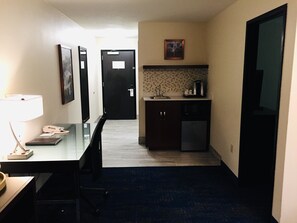 Suite, 1 cama de matrimonio, no fumadores, frigorífico y microondas | Servicio de la habitación