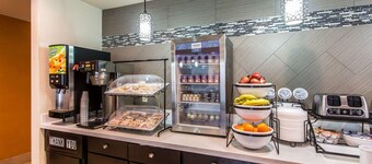 库克维尔凯富套房酒店