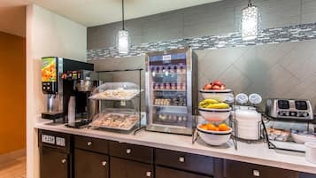 Café da manhã com buffet grátis todos os dias