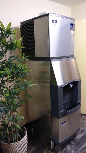 Vending machine - Travelodge by Wyndham Merritt (Merritt)